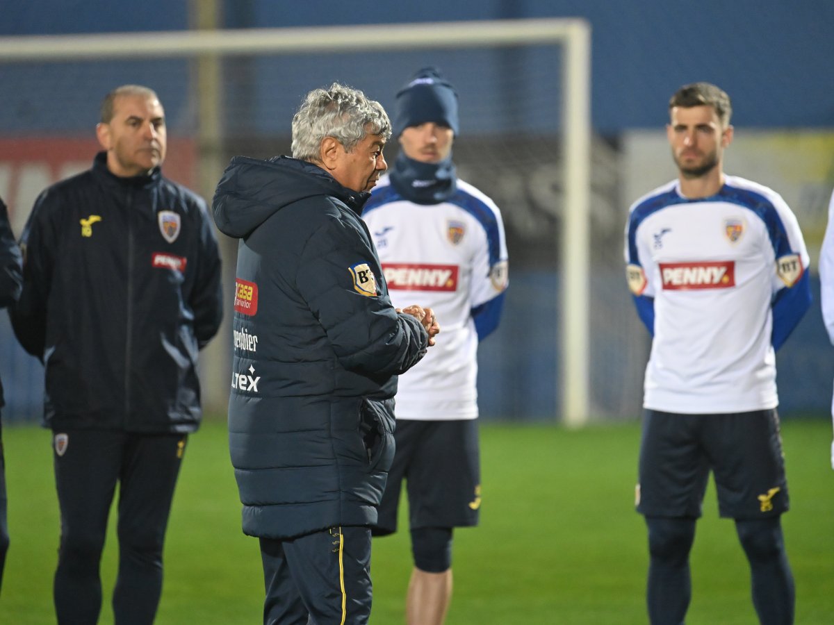 Dacă Lucescu nu va putea sta pe bancă la barajul din Turcia, de pe 26 martie, s-a speculat că locul său va fi luat de secundul Ionel Gane (plan secund, în stânga)