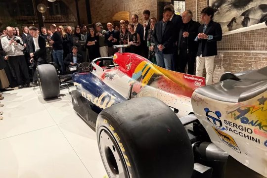 Senna, F1 și o cască de 270.000 € într-un eveniment exclusiv