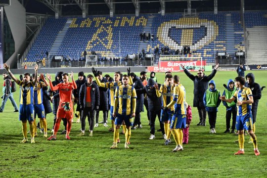 Petrolul - Unirea Slobozia 1-0. Trei puncte chinuite, dar uriașe pentru ”Lupii galbeni”