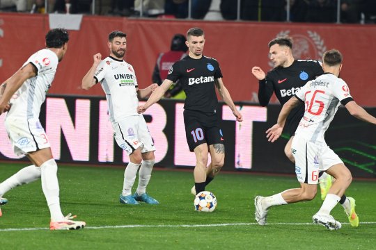 Gigi Becali l-a cedat pe Politic la rivala din SuperLiga și l-a adus pe Ciubotaru la FCSB