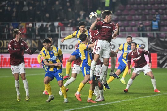 Rapid - Petrolul 0-0, ACUM, pe iAMsport.ro. Concluziile lui Decebal Rădulescu și Victor Vrînceanu după prima repriză din ”Primvs Derby”!