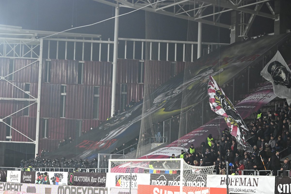 Scenografia afișată de fanii Petrolului la derby-ul cu Rapid