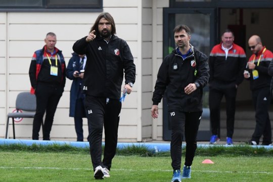 Antrenorul român de top a forțat titularizarea fiului său. Dan Alexa: ”Nu mi-a venit să cred”