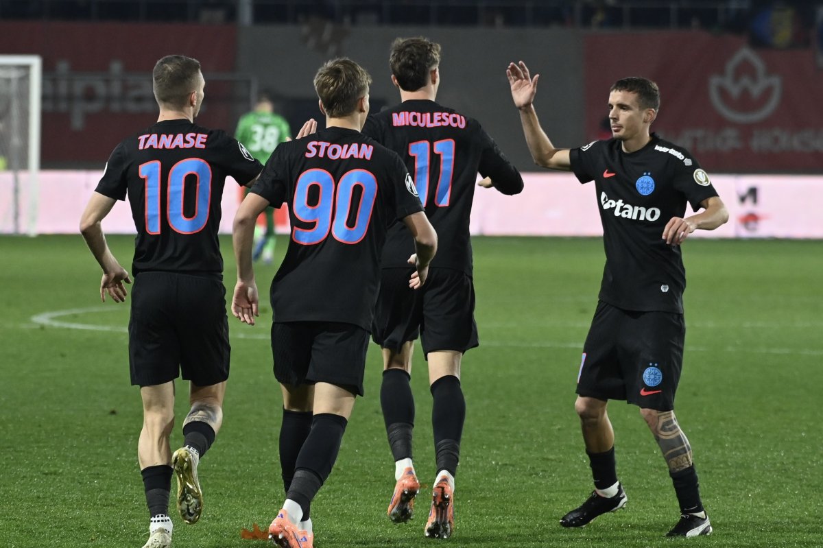 Jucătorii FCSB la meciul cu Hermannstadt