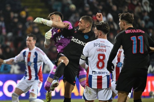 ”N-am văzut în viața mea așa ceva!”. S-a crucit după ce a revăzut golul marcat de Bîrligea cu capul, din Oțelul-FCSB 1-4