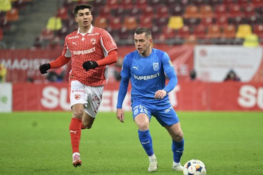 Dinamo - Universitatea Craiova 1-0, ACUM, pe iAMsport.ro. ”Câinii” lovesc imediat după pauză! Bătălia pentru primul loc în SuperLiga se dă pe Arena Națională