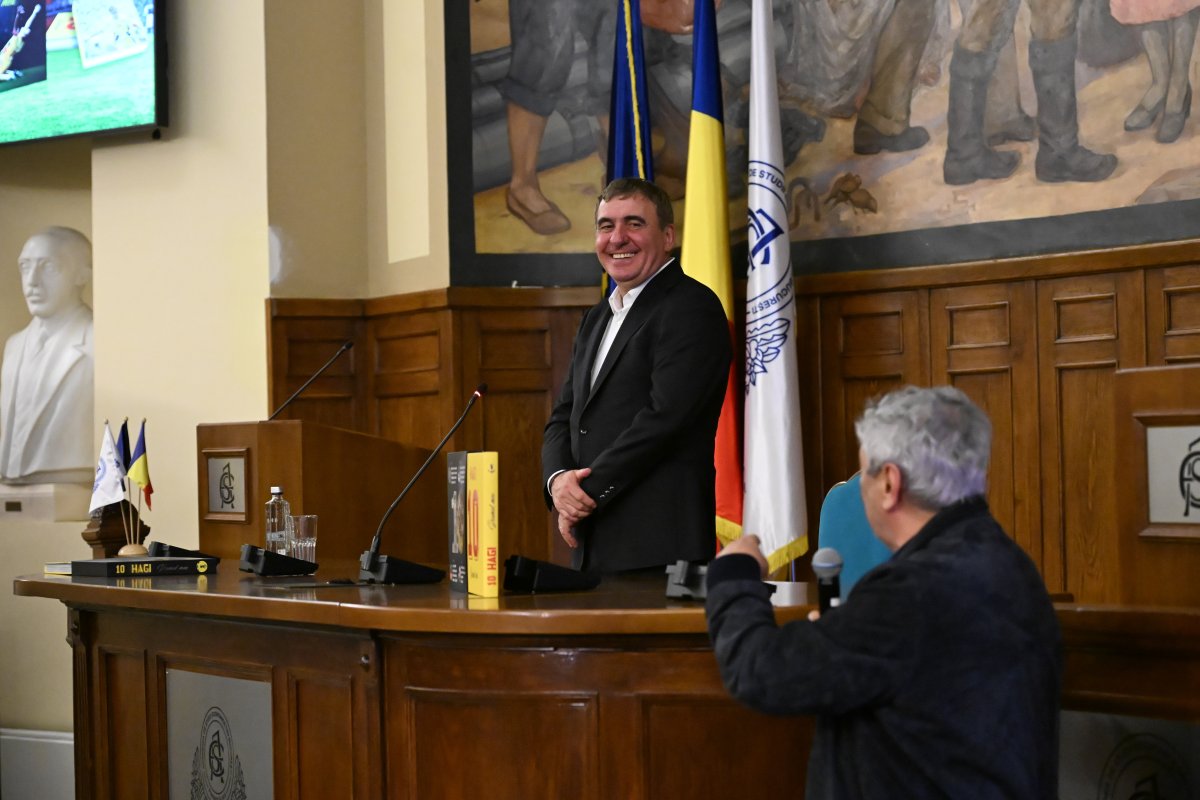 Mircea Lucescu și Gică Hagi, la evenimentul de lansare a cărții lui Hagi