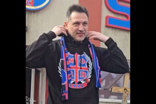 Mirel Rădoi, primit cu torțe și fumigene de suporterii Peluzei Nord la baza FCSB
