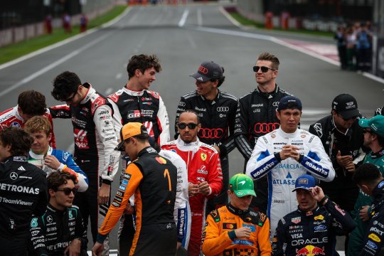 Dueluri explozive în F1 2026. Russell vs. Antonelli și Leclerc vs. Hamilton aprind deja atmosfera