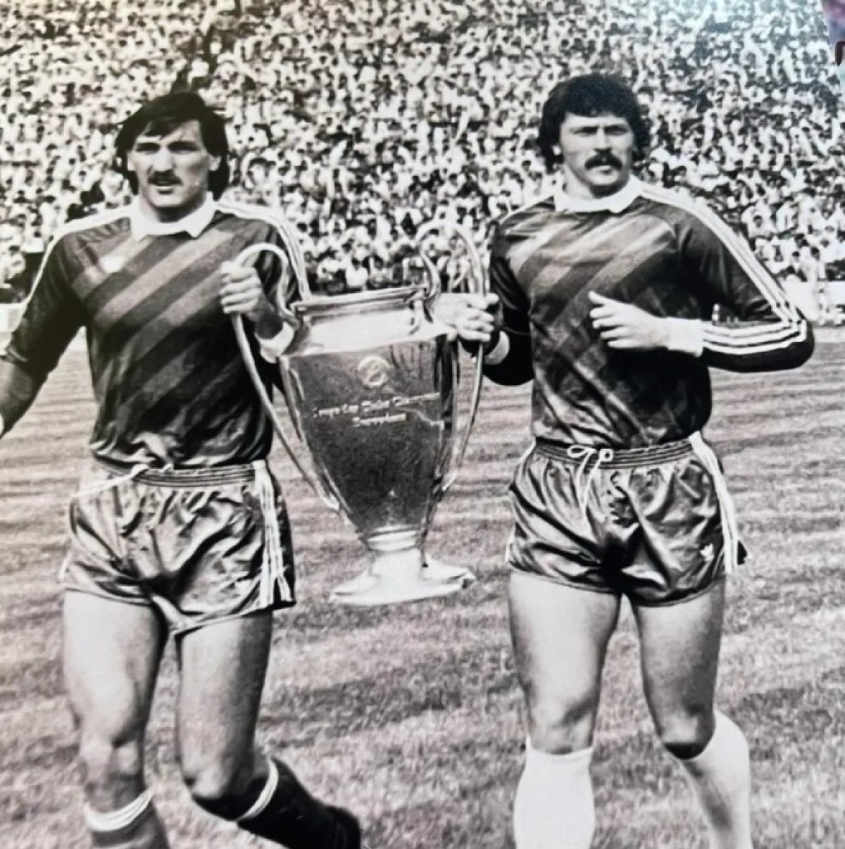 Stângaciu, alături de Duckadam, cu trofeul Cupei Campionilor Europeni în mâini