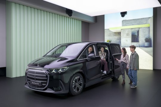 Mercedes-Benz VLE deschide o nouă eră. Limuzina electrică de mari dimensiuni care vrea să schimbe regulile jocului