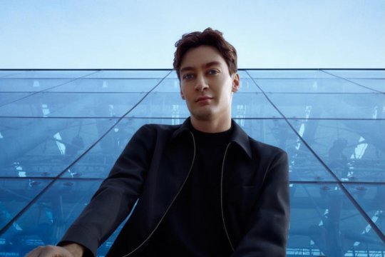 George Russell inspiră două ceasuri IWC Pilot’s Watch în culoarea emblematică a Mercedes F1