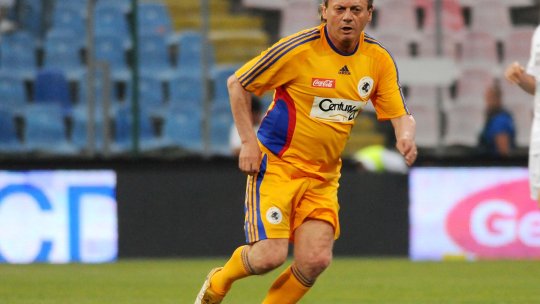 Momentul uimitor când Ilie Balaci și-a stins țigara și a intrat direct în teren! A lăsat pe toată lumea mască: ”Avea problemele lui, dar și chef să fumeze”