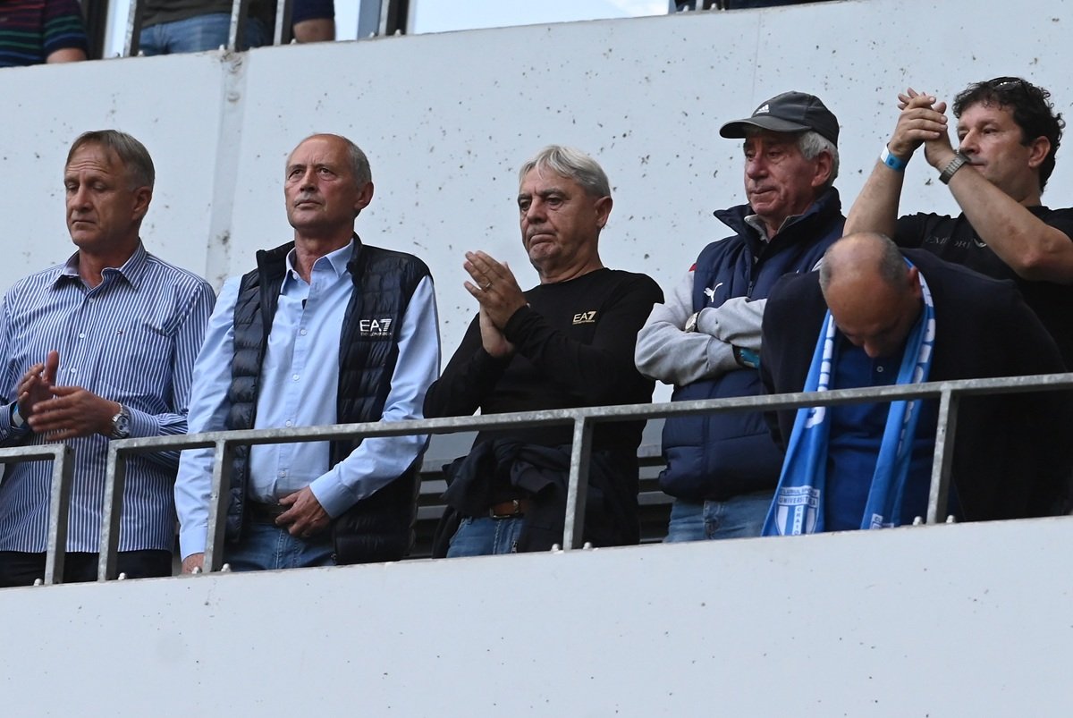 Sorin Cârțu (în centru), ultimul antrenor care a adus titlul la Craiova