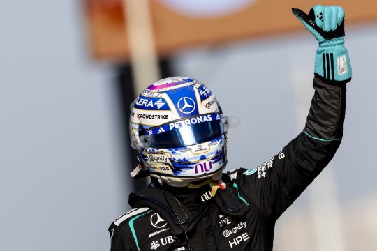 George Russell domină calificările pentru sprint la Marele Premiu al Chinei. Mercedes monopolizează prima linie