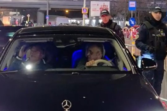Imagini ireale din Giulești! Dan Șucu, controlat ”la sânge” de jandarmi! Cum a fost primit Keita, după accidentul produs