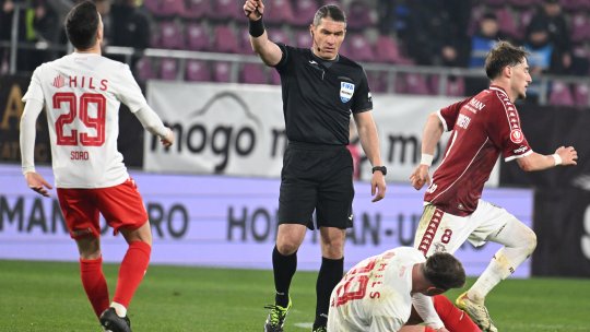 Marius Avram, verdict categoric la cea mai controversată fază din Rapid - Dinamo: ”Îl împinge cu ambele brațe”