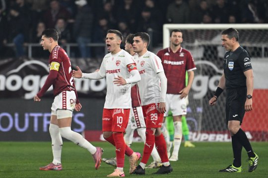 Fotbaliștii Rapidului nu l-au iertat pe Cîrjan și l-au ironizat în vestiar după derby