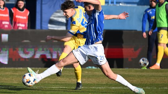 Accidentare gravă în Farul - Petrolul! Un jucător a părăsit terenul pe targă și riscă să nu mai joace în 2026