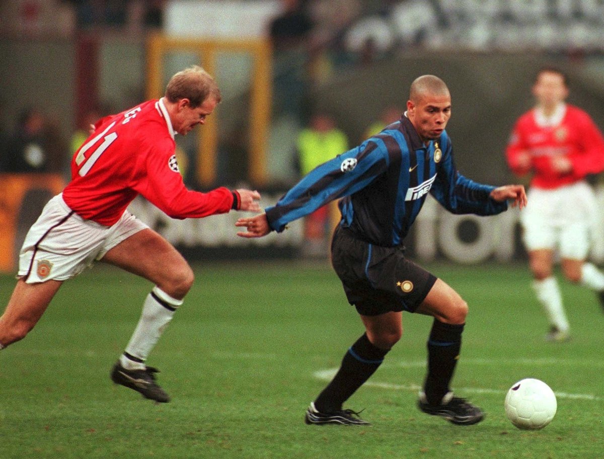 Ronaldo (aici în returul cu Manchester United, de pe 17 martie '99) nu l-a ajutat foarte mult pe Il Luce, fiind mai mult accidentat în perioada în care românul a pregătit Interul