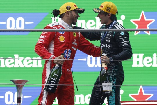 Hamilton renaște în roșu. De ce primul podium cu Ferrari e mai mult decât un loc 3