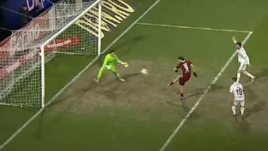 Ratare uriașă a lui CFR Cluj în derby-ul cu Rapid! Aliev a reluat din fața porții și a lovit transversala