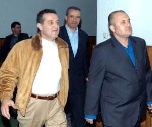 Neverosimil! I-a spus antrenorului să folosească 12 jucători în formula de start la următorul meci: ”Avem o problemă”