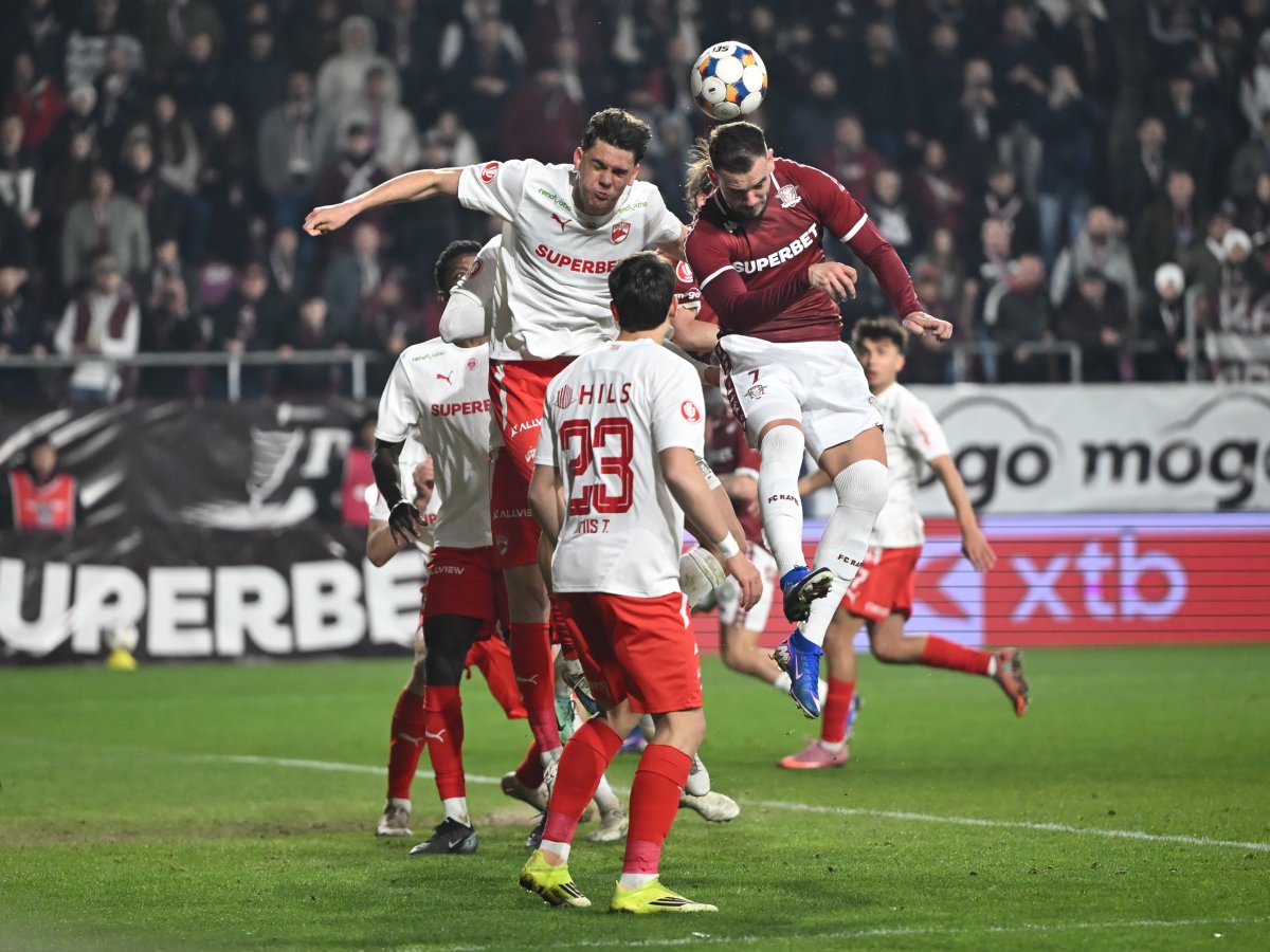 Matteo Duțu, în duel aerian cu Elvir Koljic