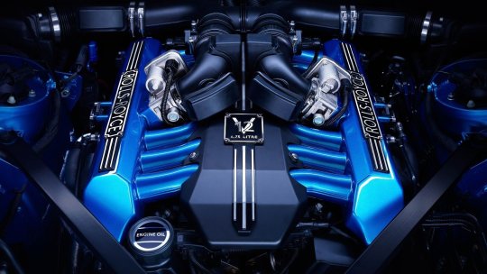 Luxul nu se grăbește. Rolls-Royce amână tranziția complet electrică