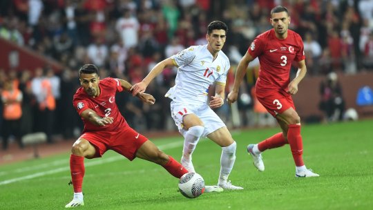 Probleme în defensiva Turciei înainte de meciul cu România! Doi jucători importanți au lipsit de la antrenamentul condus de Vincenzo Montella