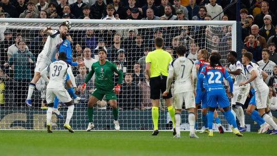 Un fost jucător din SuperLiga, gata să o preia pe Tottenham Hotspur