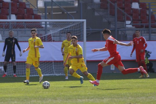 Fost internațional de juniori, trecut pe la FCSB și Craiova, cercetat pentru implicare în pariuri