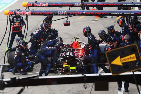 Ambele echipe Red Bull și-au prelungit șederea la Suzuka. Care este motivul