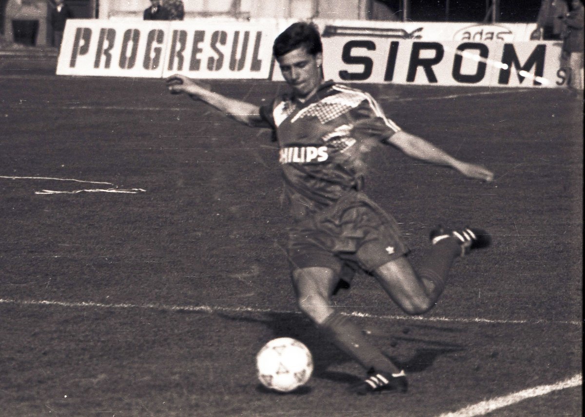 Costel Gâlcă, în perioada în care a evoluat la Steaua.