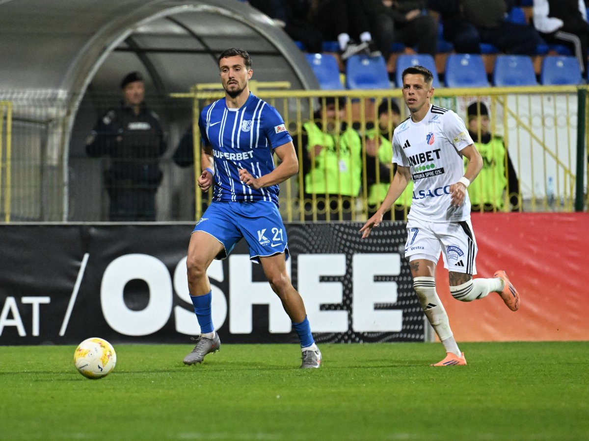 Lucas Pellegrini (stânga), într-un duel Farul - Botoșani