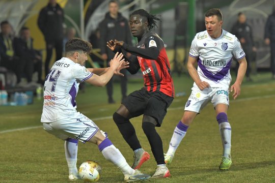 Cupa României, sferturi | FC Argeș - Gloria Bistrița 2-2, ACUM, pe iAMsport.ro. Gol în ultimul minut! Piteștenii au dus meciul în prelungiri!