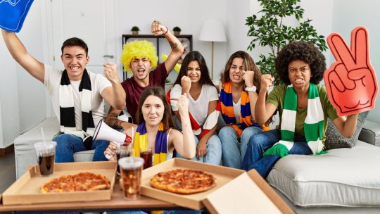 Este sănătos obiceiul sportivilor români de a consuma bere și pizza după efort? Specialistul a dat verdictul