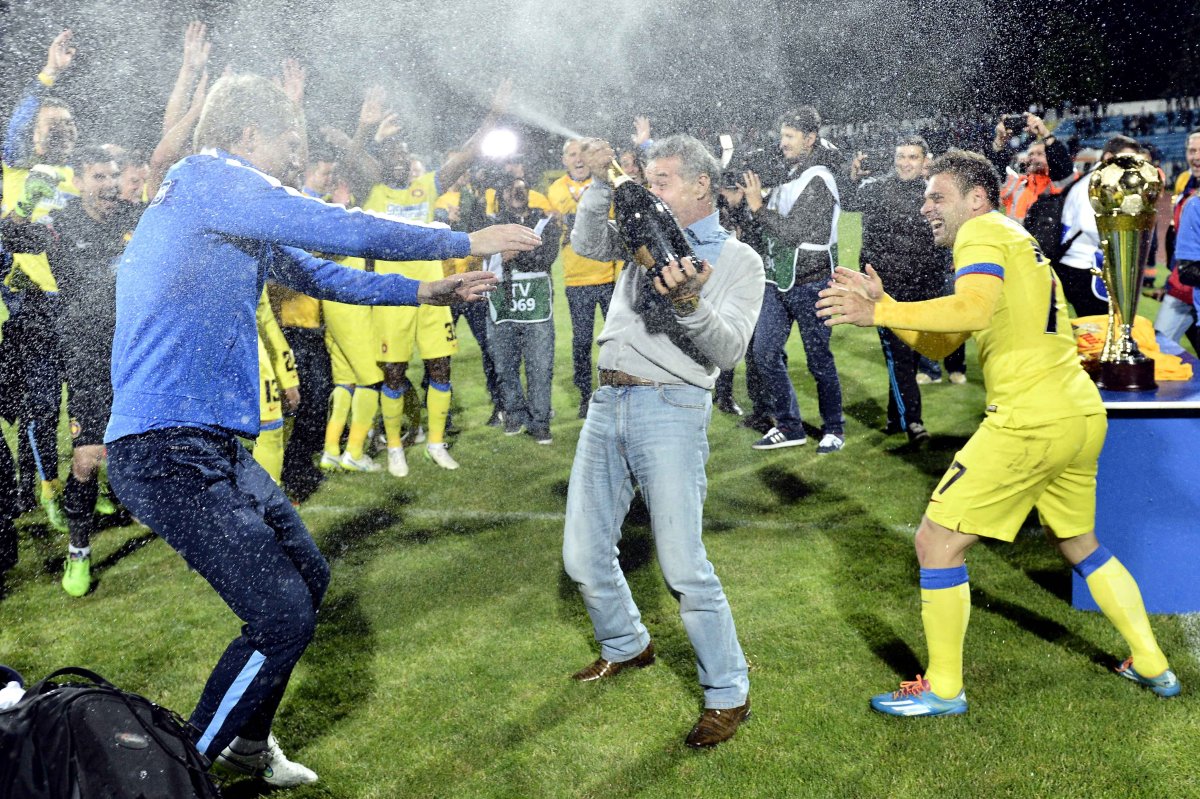 Gigi Becali, sărbătorind titlul câștigat în 2015