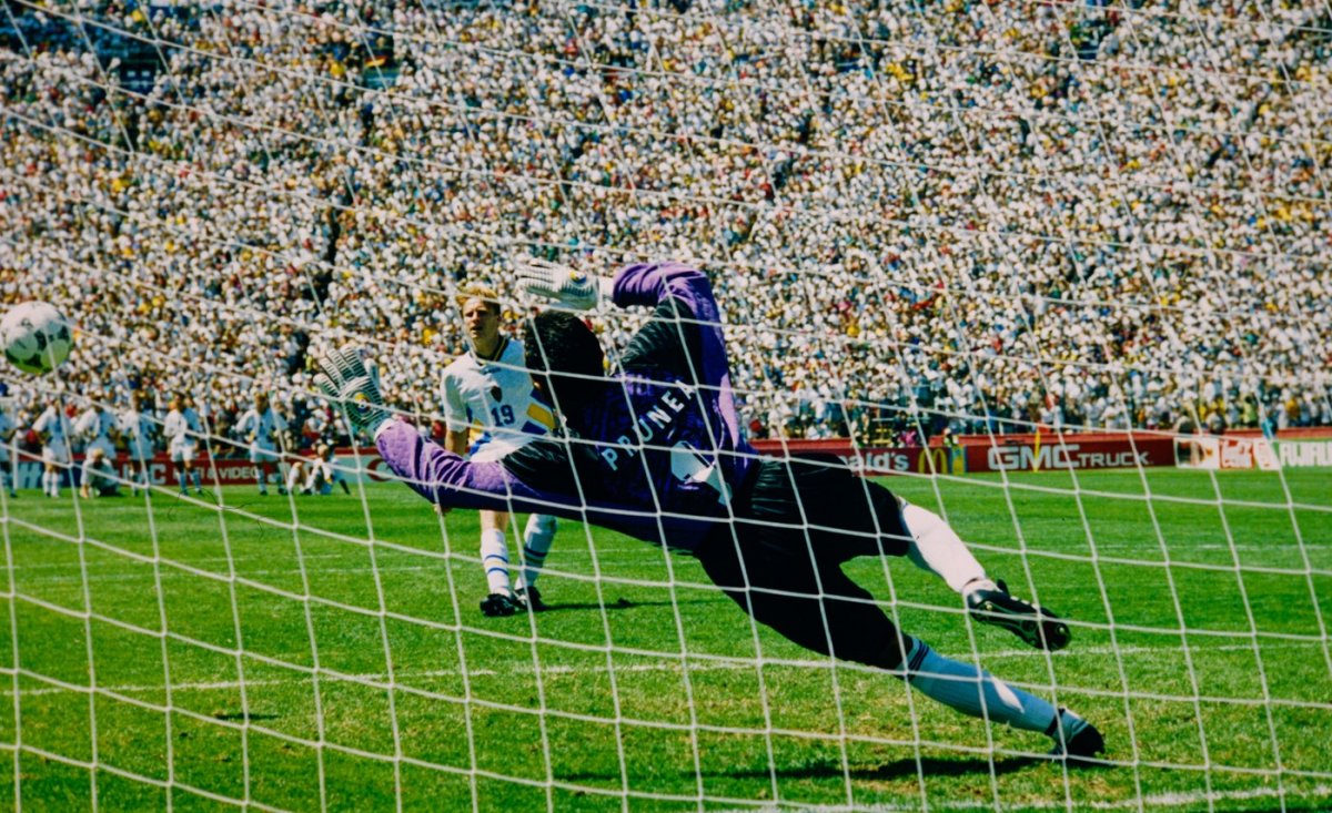 Florin Prunea, în timpul meciului cu Suedia, la Cupa Mondială 1994