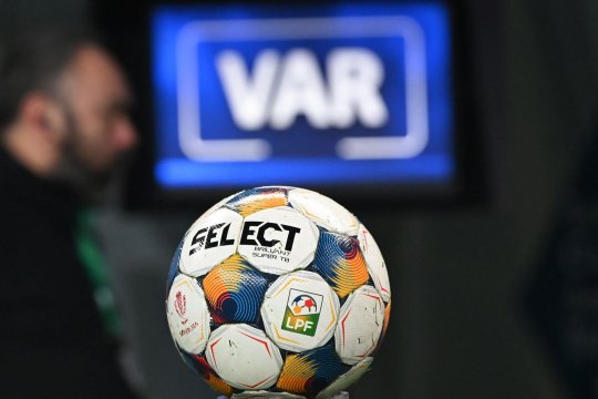 Schimbări importante în arbitrajul din SuperLiga! Ce vor putea face arbitrii VAR