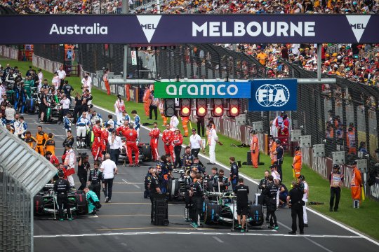 Probleme la start. De ce au ajuns mulți piloți cu bateriile goale pe grilă la Melbourne