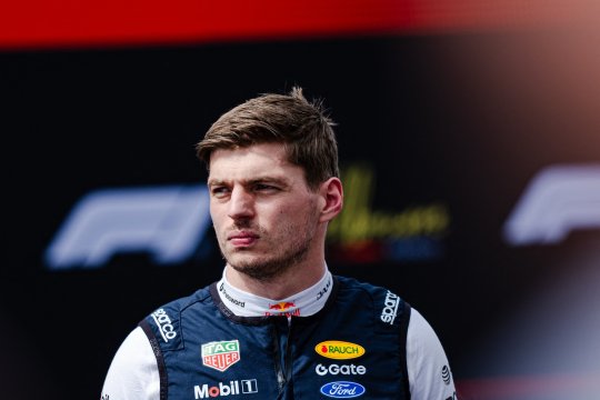Lovitură colosală pentru Red Bull! Max Verstappen și-a dat acordul și va pilota în mașina unei rivale de moarte