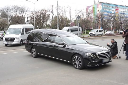 Înmormântarea lui Mircea Lucescu. Cortegiul a ajuns la Cimitirul Bellu