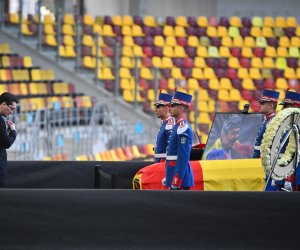 Discurs-manifest după dispariția lui Mircea Lucescu: ”Nu presa l-a ucis! El a vrut să moară în fotbal, și-a ales destinul, iar FRF l-a încurajat”