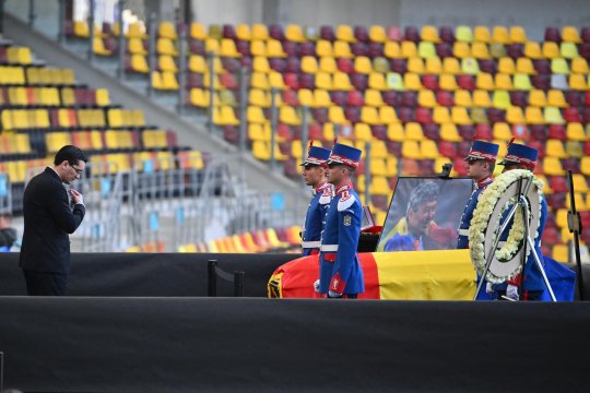 Discurs-manifest după dispariția lui Mircea Lucescu: ”Nu presa l-a ucis! El a vrut să moară în fotbal, și-a ales destinul, iar FRF l-a încurajat”