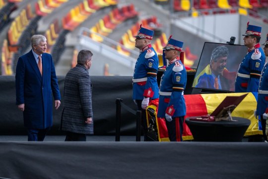 Miliardarul surprins la înmormântarea lui Mircea Lucescu nu ar mai fi fost văzut în public în țara sa de ani întregi: ”Toți depind de el”