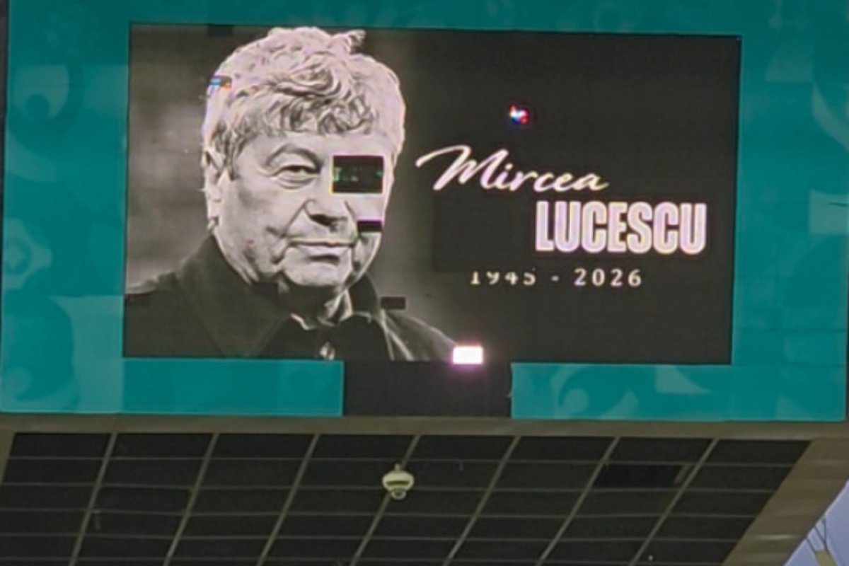 Chipul lui Mircea Lucescu a fost proiectat pe tabela Arenei Naționale