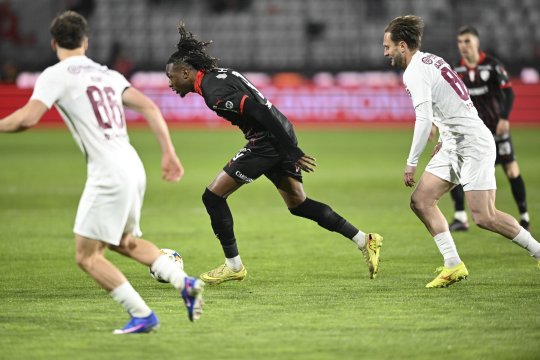 CFR Cluj - Dinamo 1-1. ”Câinii” sunt mai periculoși. Defensiva clujeană rezistă