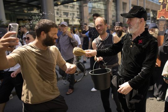 Fostul monah de la Mănăstirea Cernica nu cedează: ”Gigi Becali consideră că pe Dumnezeu îl poți cumpăra cu bani. La fel mântuirea și credința”