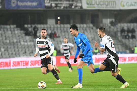 U Cluj - Universitatea Craiova, de la 21:30, pe iAMsport.ro. Duel între primele două clasate! Adrian Florea și Decebal Rădulescu analizează partida